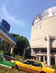 黄色タクシー.JPG